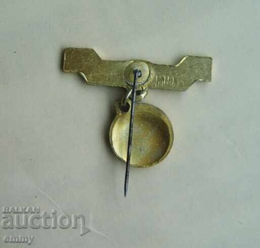 Insigna de fotbal - Gornik / FK Gornik, Polonia cu preț 1.00 BGN | € 0.51 Insigna de fotbal - Gornik / FK Gornik, Polonia cu preț 1.00 BGN | € 0.51