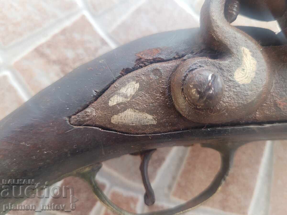 gun, pishtov, flint, euzalia with price 1000.00 BGN | € 511.29 gun, pishtov, flint, euzalia with price 1000.00 BGN | € 511.29