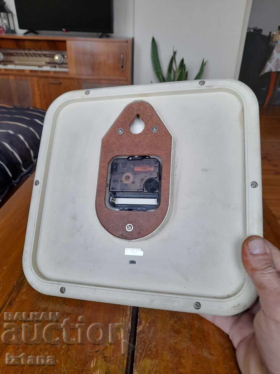 Old Seiko Quartz wall clock - 5 Old Seiko Quartz wall clock - 5