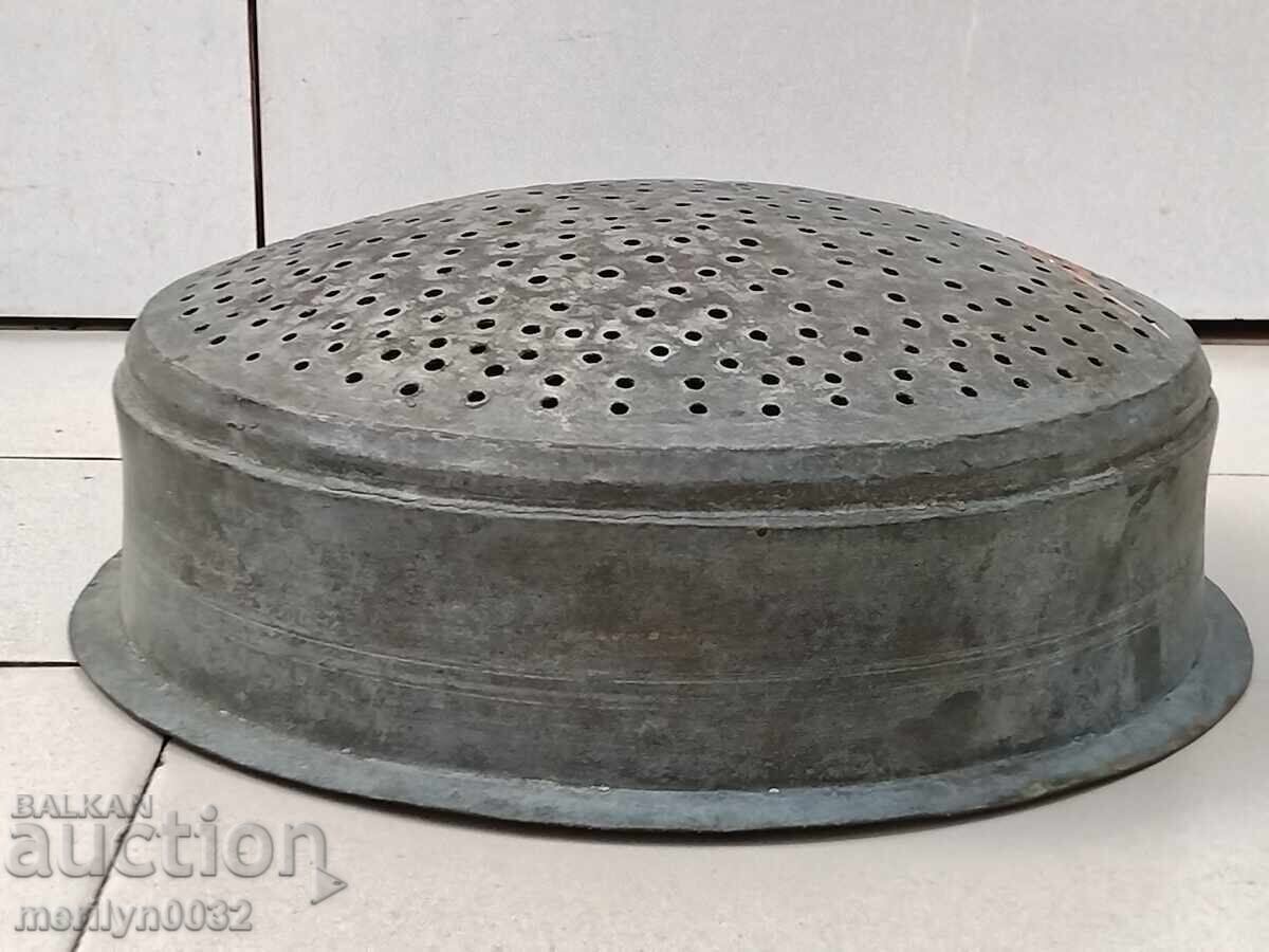 Аукцион Османски бакърен гевгир меден съд, бакър цедка котел купел Аукцион Османски бакърен гевгир меден съд, бакър цедка котел купел