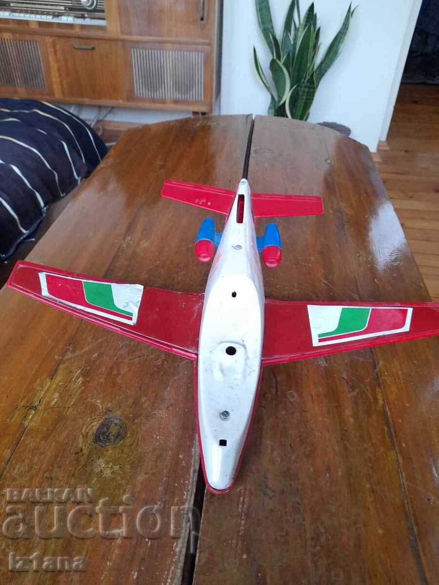 Ένα παλιό παιδικό παιχνίδι, ένα αεροπλάνο με τιμή 50.00 BGN | € 25.56 Ένα παλιό παιδικό παιχνίδι, ένα αεροπλάνο με τιμή 50.00 BGN | € 25.56