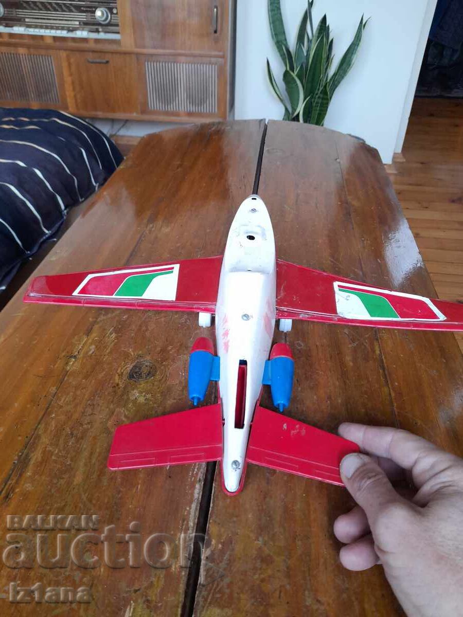 Παράδοση Ένα παλιό παιδικό παιχνίδι, ένα αεροπλάνο Παράδοση Ένα παλιό παιδικό παιχνίδι, ένα αεροπλάνο