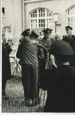 Kisses between socialist generals - 5 Kisses between socialist generals - 5