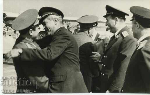 Kisses between socialist generals - 6 Kisses between socialist generals - 6