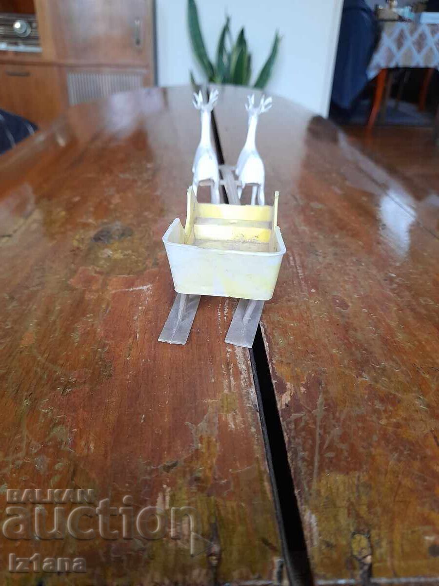 Delivery of Old reindeer and Santa Claus's sleigh Delivery of Old reindeer and Santa Claus's sleigh