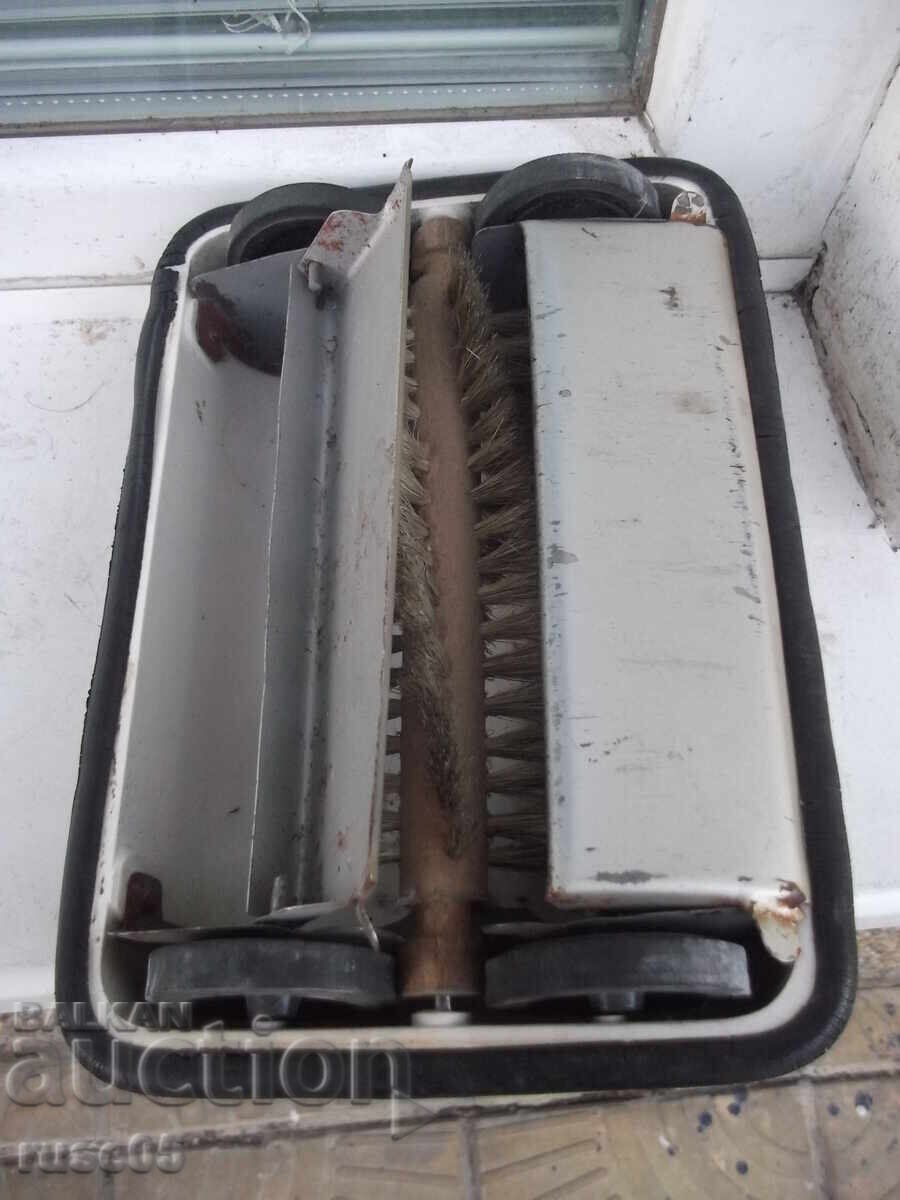 "Record" manual floor cleaner, working from the stove - 7 "Record" manual floor cleaner, working from the stove - 7