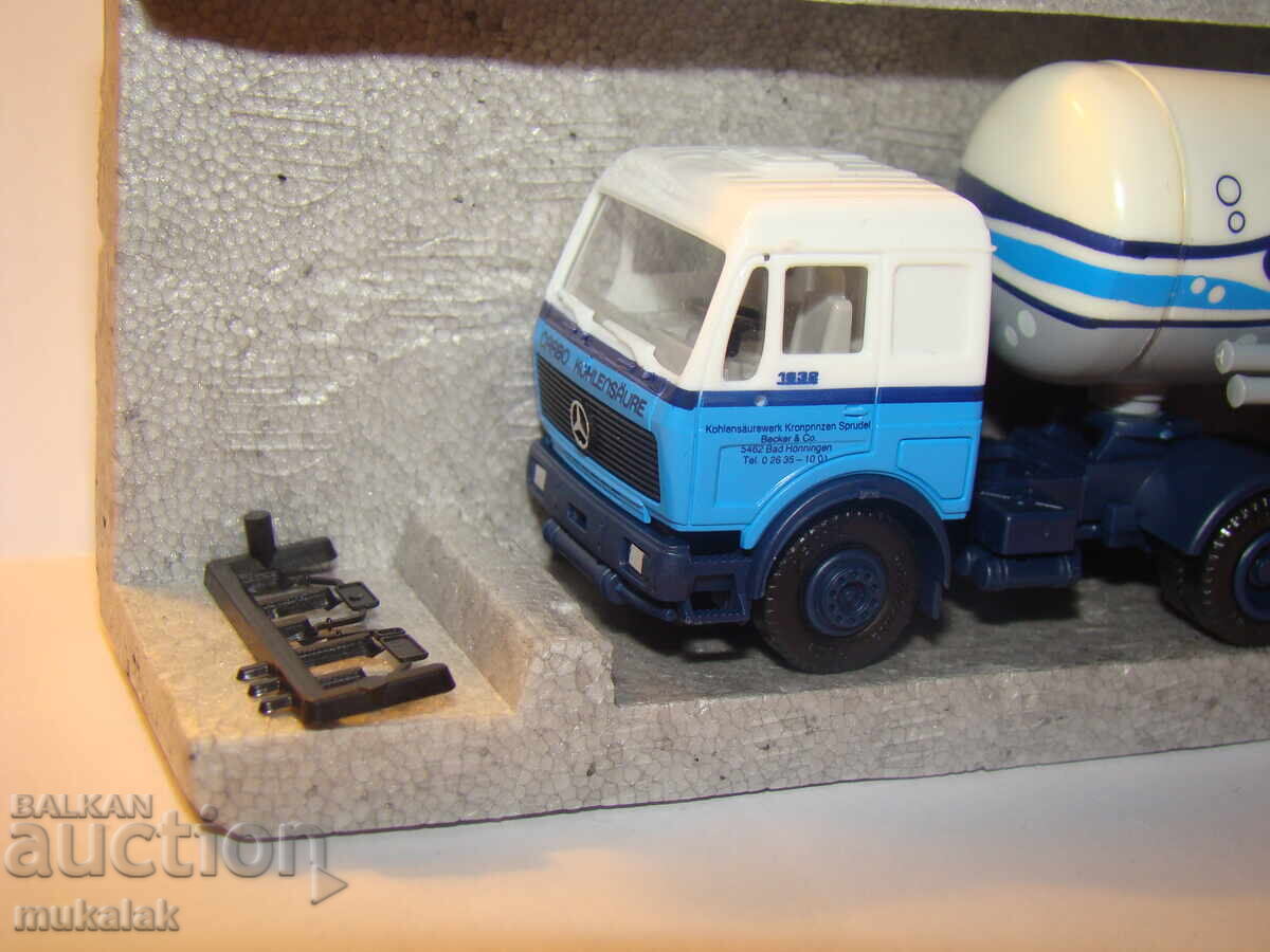 H0 1/87 ALBEDO MERCEDES BENZ MODEL TOY TANK TRUCK with price 25.00 BGN | € 12.78 H0 1/87 ALBEDO MERCEDES BENZ MODEL TOY TANK TRUCK with price 25.00 BGN | € 12.78
