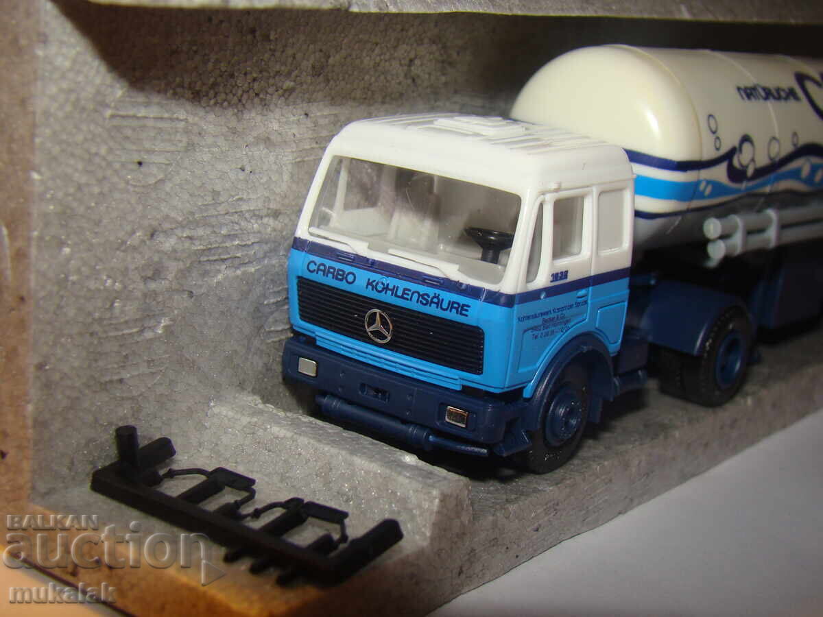 Delivery of H0 1/87 ALBEDO MERCEDES BENZ MODEL TOY TANK TRUCK Delivery of H0 1/87 ALBEDO MERCEDES BENZ MODEL TOY TANK TRUCK