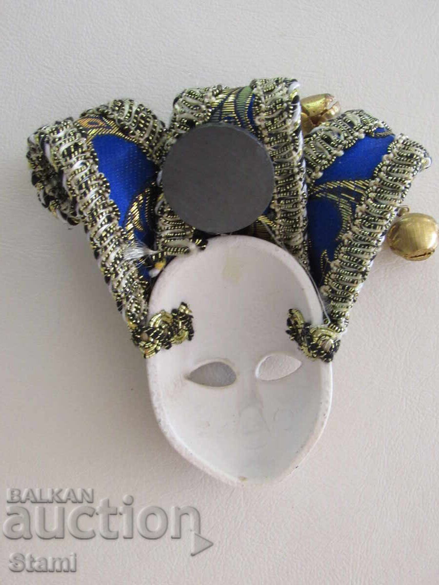 Delivery of Classic magnet mask from Venice Delivery of Classic magnet mask from Venice