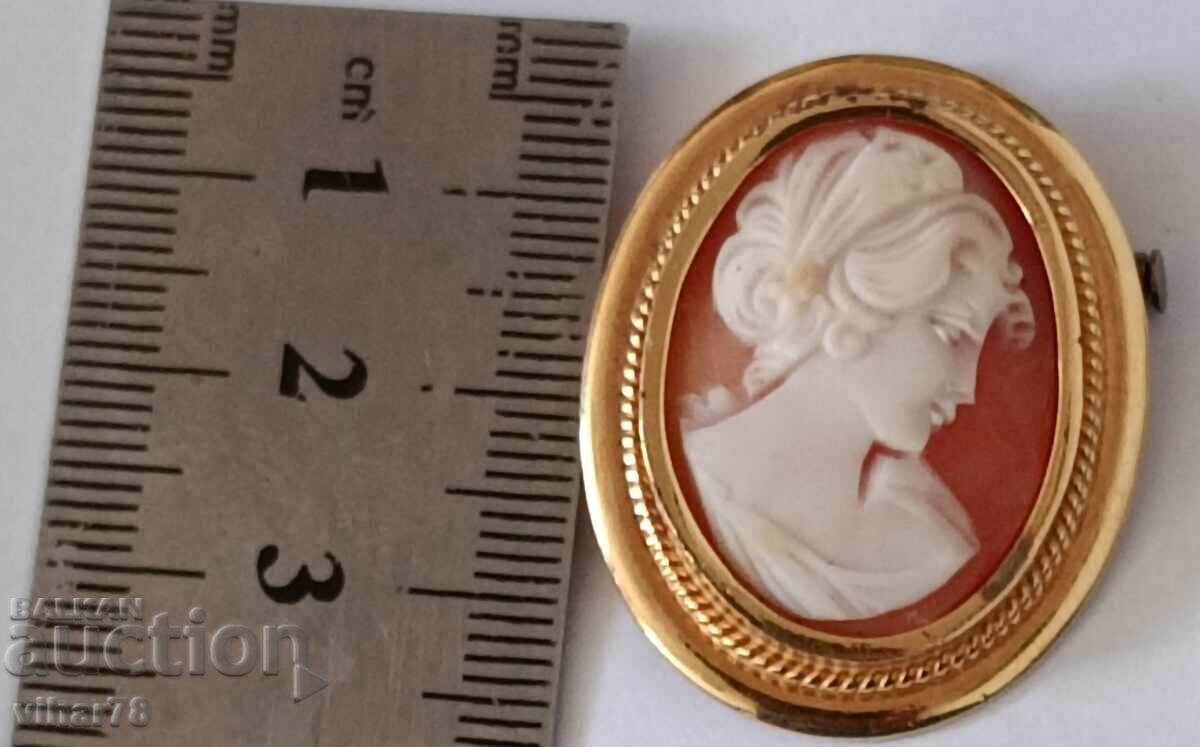 Beautiful old brooch-pendant cameo from Rakovina with price 179.99 BGN | € 92.03 Beautiful old brooch-pendant cameo from Rakovina with price 179.99 BGN | € 92.03