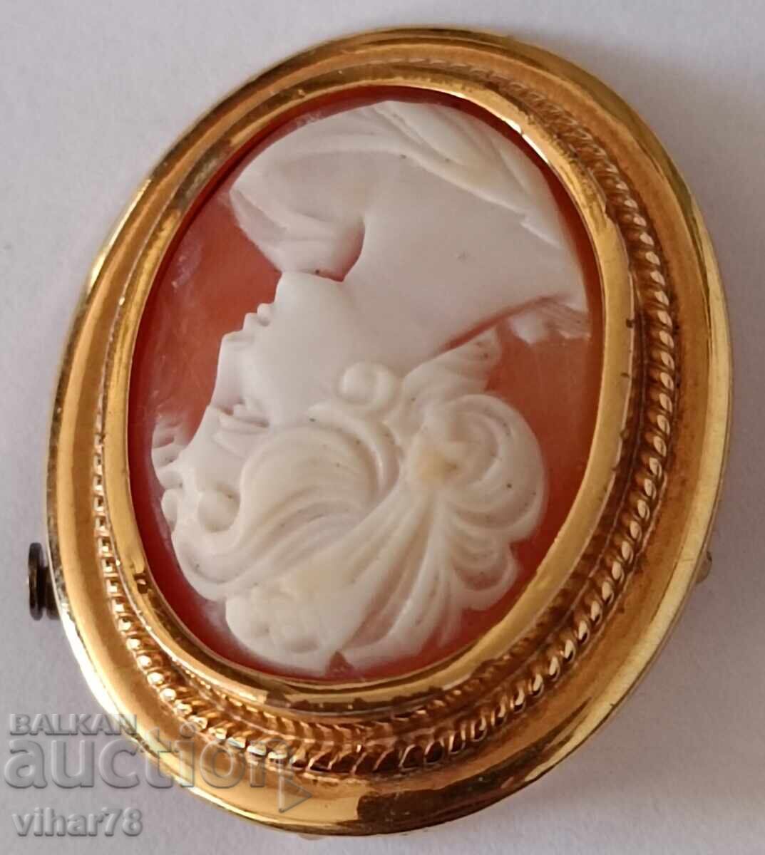 Delivery of Beautiful old brooch-pendant cameo from Rakovina Delivery of Beautiful old brooch-pendant cameo from Rakovina