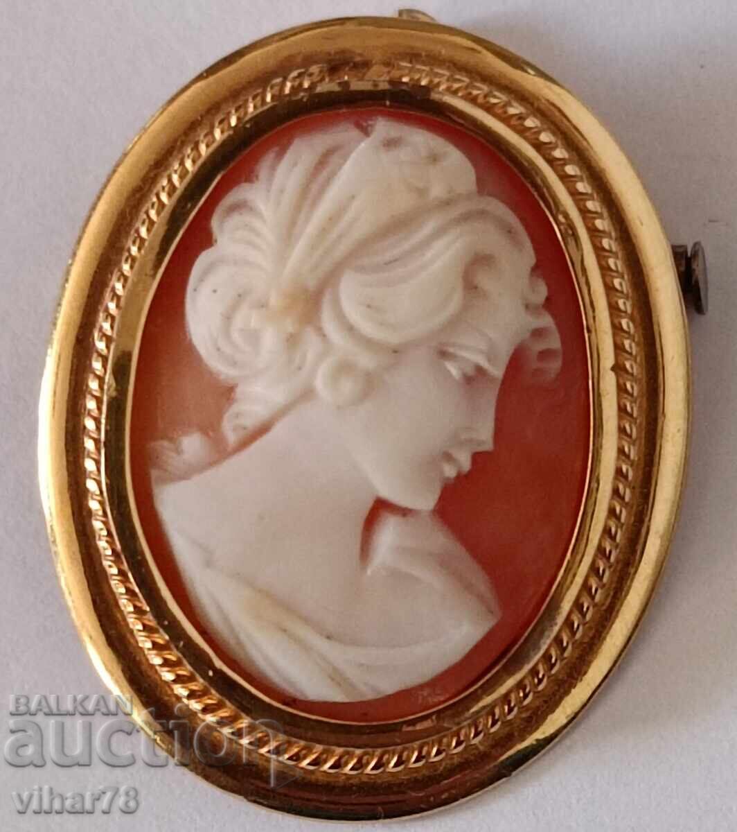 Beautiful old brooch-pendant cameo from Rakovina