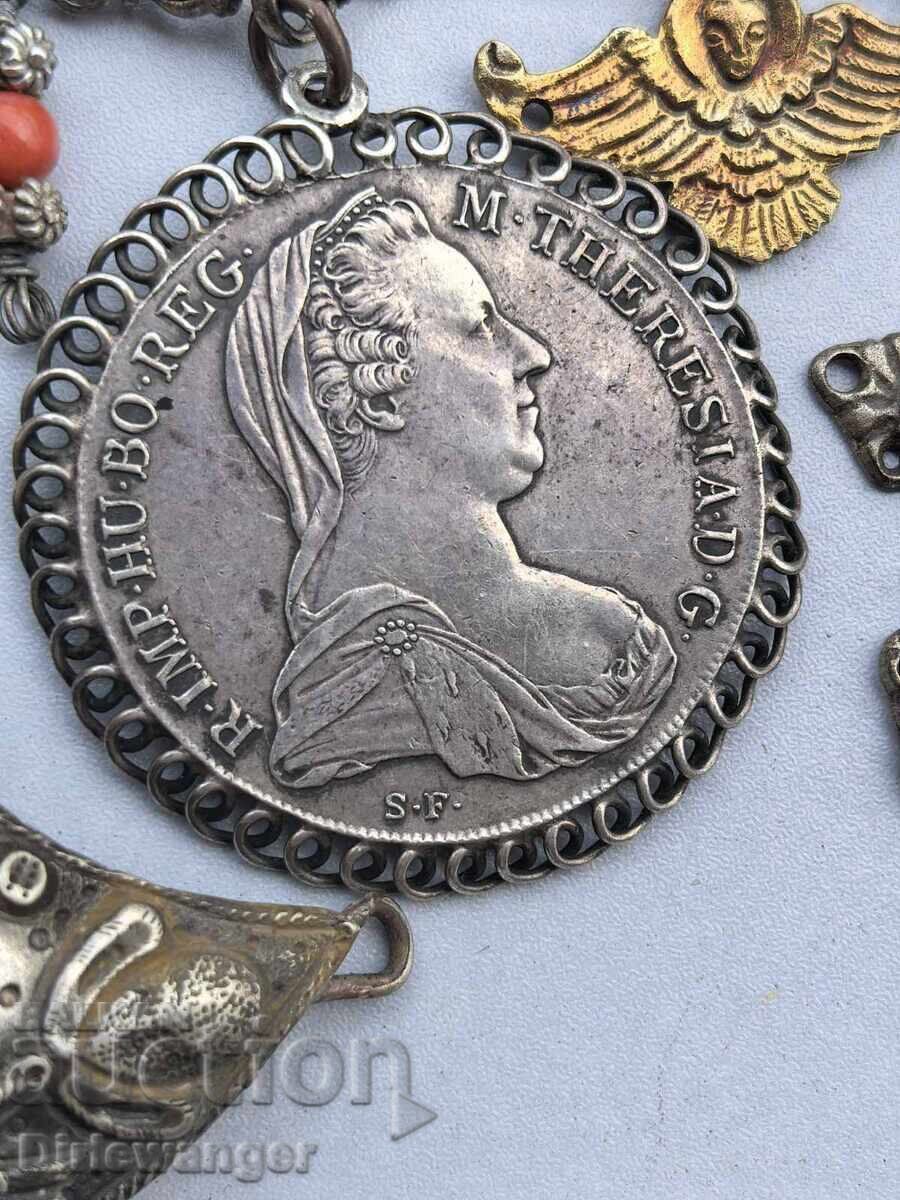 Renaissance silver jewelry. 182 gr. - 6 Renaissance silver jewelry. 182 gr. - 6