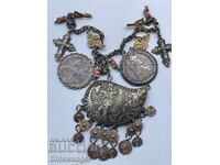 Renaissance silver jewelry. 182 gr.