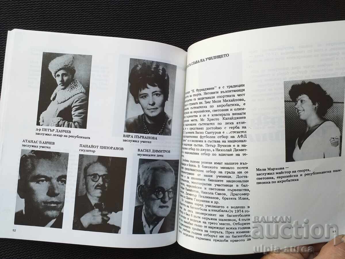 Auction Social brochure Auction Social brochure