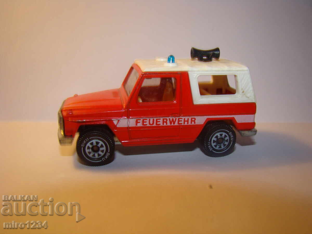 1/55 SIKU MERCEDES BENZ FIRE TRUCK MODEL TOY