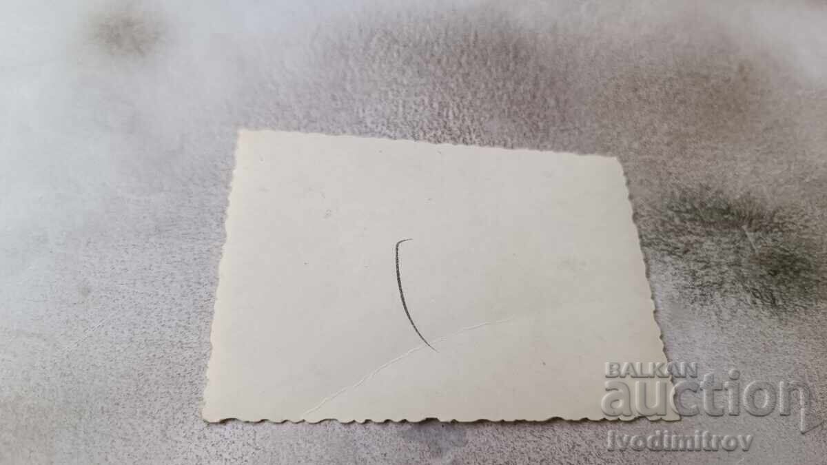 Снимка Момчета на скала в морето с цена 1.85 лв. | € 0.95 Снимка Момчета на скала в морето с цена 1.85 лв. | € 0.95