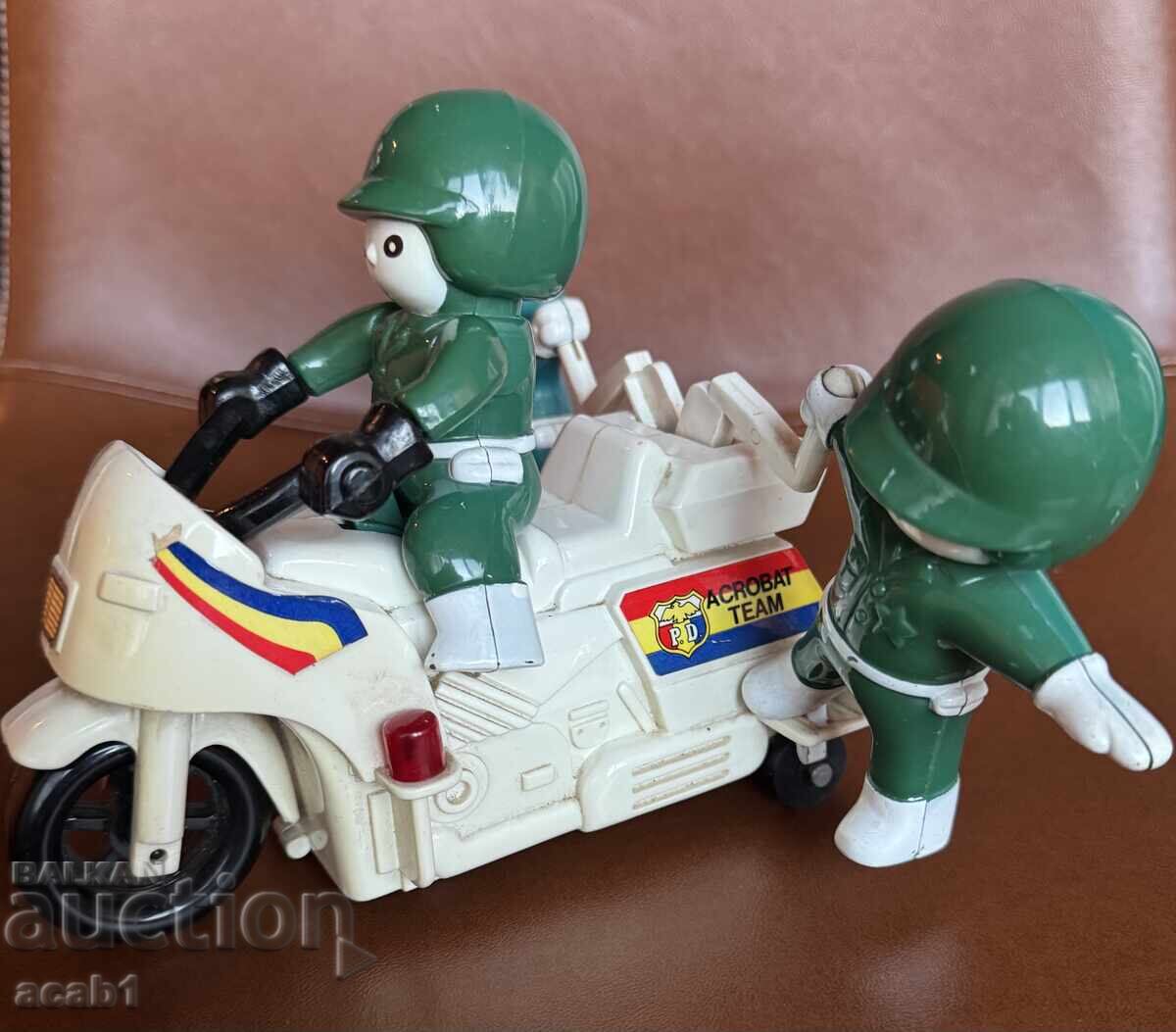 Винтидж Играчка Полицаи Акробати СОЦ. МЛАДОСТ с цена 39.99 лв. | € 20.45 Винтидж Играчка Полицаи Акробати СОЦ. МЛАДОСТ с цена 39.99 лв. | € 20.45