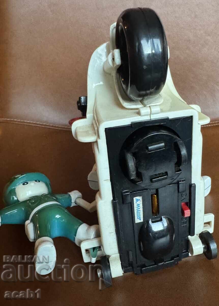 Доставка на Винтидж Играчка Полицаи Акробати СОЦ. МЛАДОСТ Доставка на Винтидж Играчка Полицаи Акробати СОЦ. МЛАДОСТ