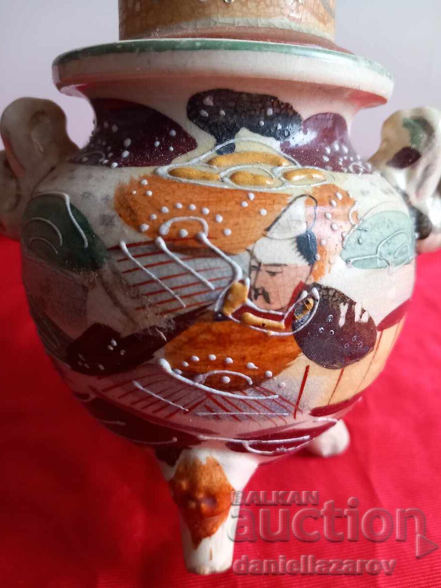Auction Old Japanese Ceramic Pot with Lid, Hand Painted! Auction Old Japanese Ceramic Pot with Lid, Hand Painted!