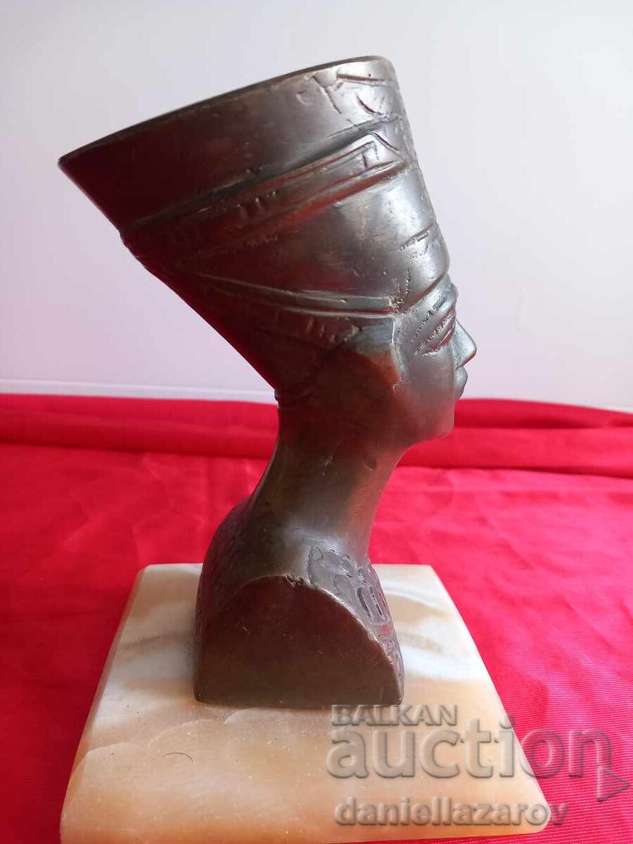 Ancient Egyptian Massive Bronze Statuette NEFERTITI with price 75.00 BGN | € 38.35 Ancient Egyptian Massive Bronze Statuette NEFERTITI with price 75.00 BGN | € 38.35
