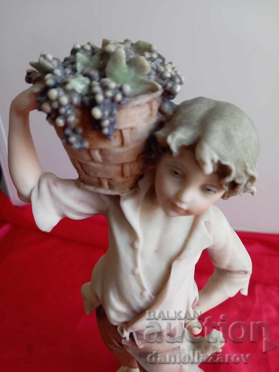 Giuseppe Armani, Capodimоnte Италианска Статуетка ,Фигура с цена 85.00 лв. | € 43.46 Giuseppe Armani, Capodimоnte Италианска Статуетка ,Фигура с цена 85.00 лв. | € 43.46