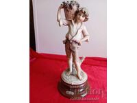 Giuseppe Armani, Statuetă italiană Capodimonte, Figura