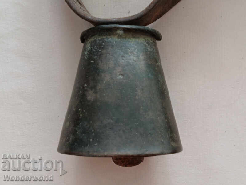 Μια σπάνια παλιά κάβα καμπάνας με λουράκι - 5 Μια σπάνια παλιά κάβα καμπάνας με λουράκι - 5