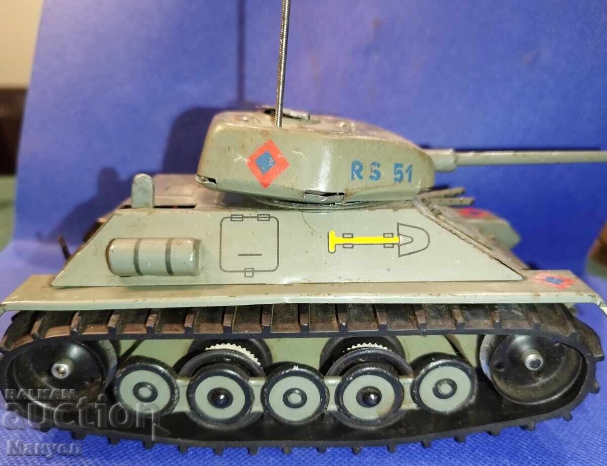 Auction Old model, toy tank RS 51, GDR. Auction Old model, toy tank RS 51, GDR.