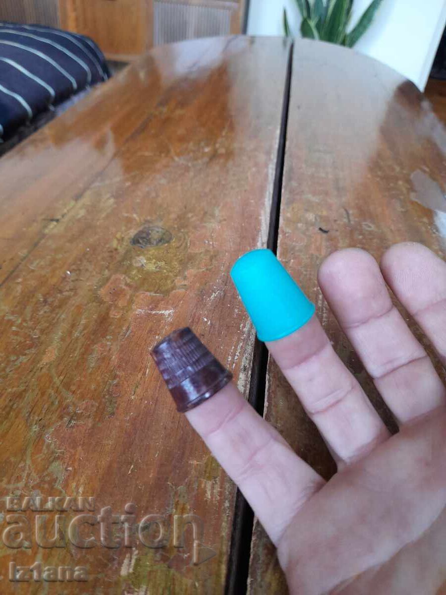 Μια παλιά δακτυλήθρα ράφτη με τιμή 22.00 BGN | € 11.25 Μια παλιά δακτυλήθρα ράφτη με τιμή 22.00 BGN | € 11.25