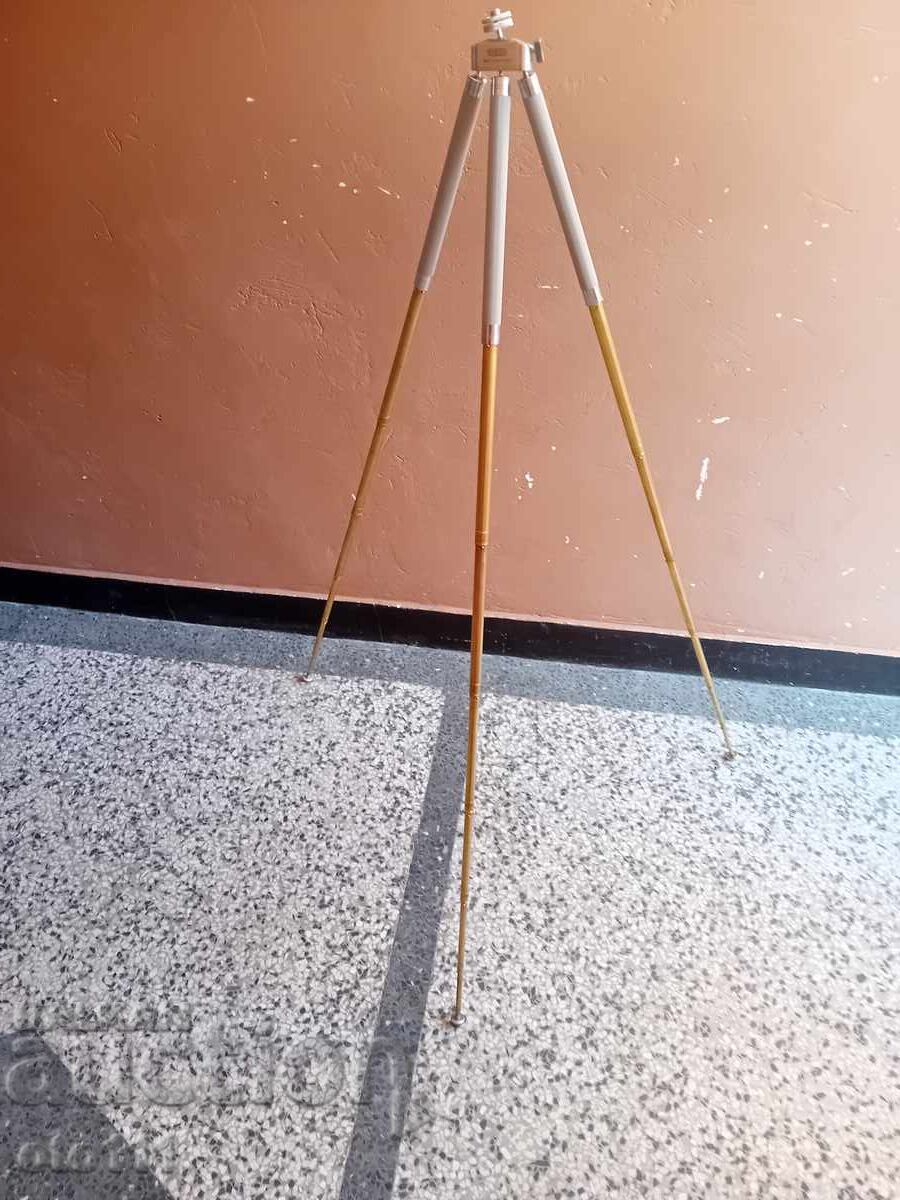 TRIPOD FOR CAMERA