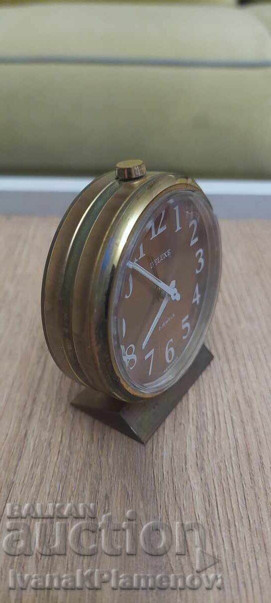 Μηχανικό επιτραπέζιο ρολόι με τιμή 15.00 BGN | € 7.67 Μηχανικό επιτραπέζιο ρολόι με τιμή 15.00 BGN | € 7.67