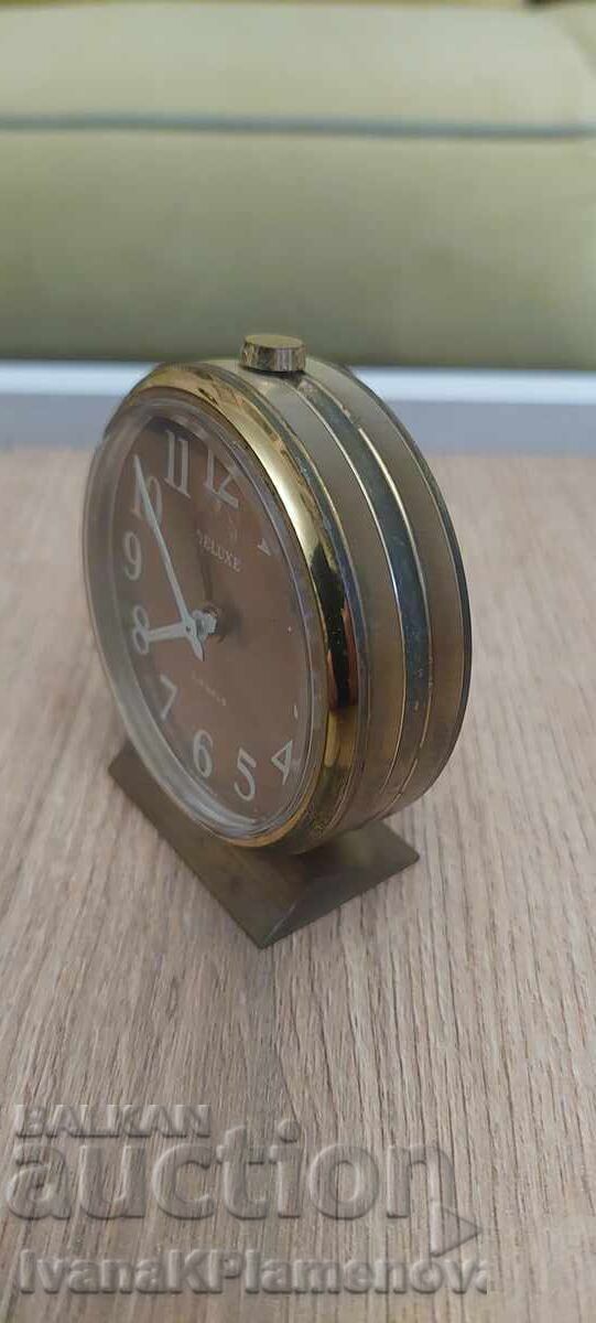 Παράδοση Μηχανικό επιτραπέζιο ρολόι Παράδοση Μηχανικό επιτραπέζιο ρολόι