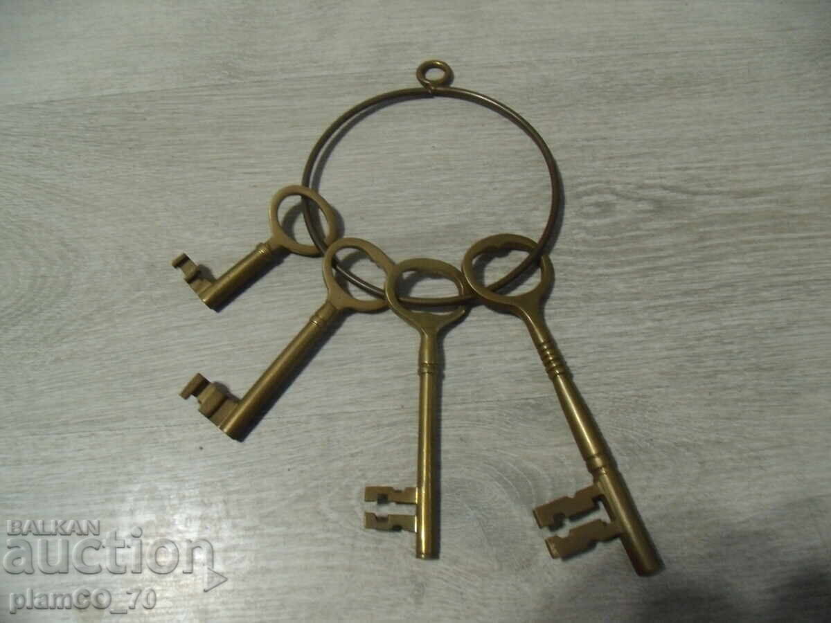 No.*7797 set of 4 old bronze keys