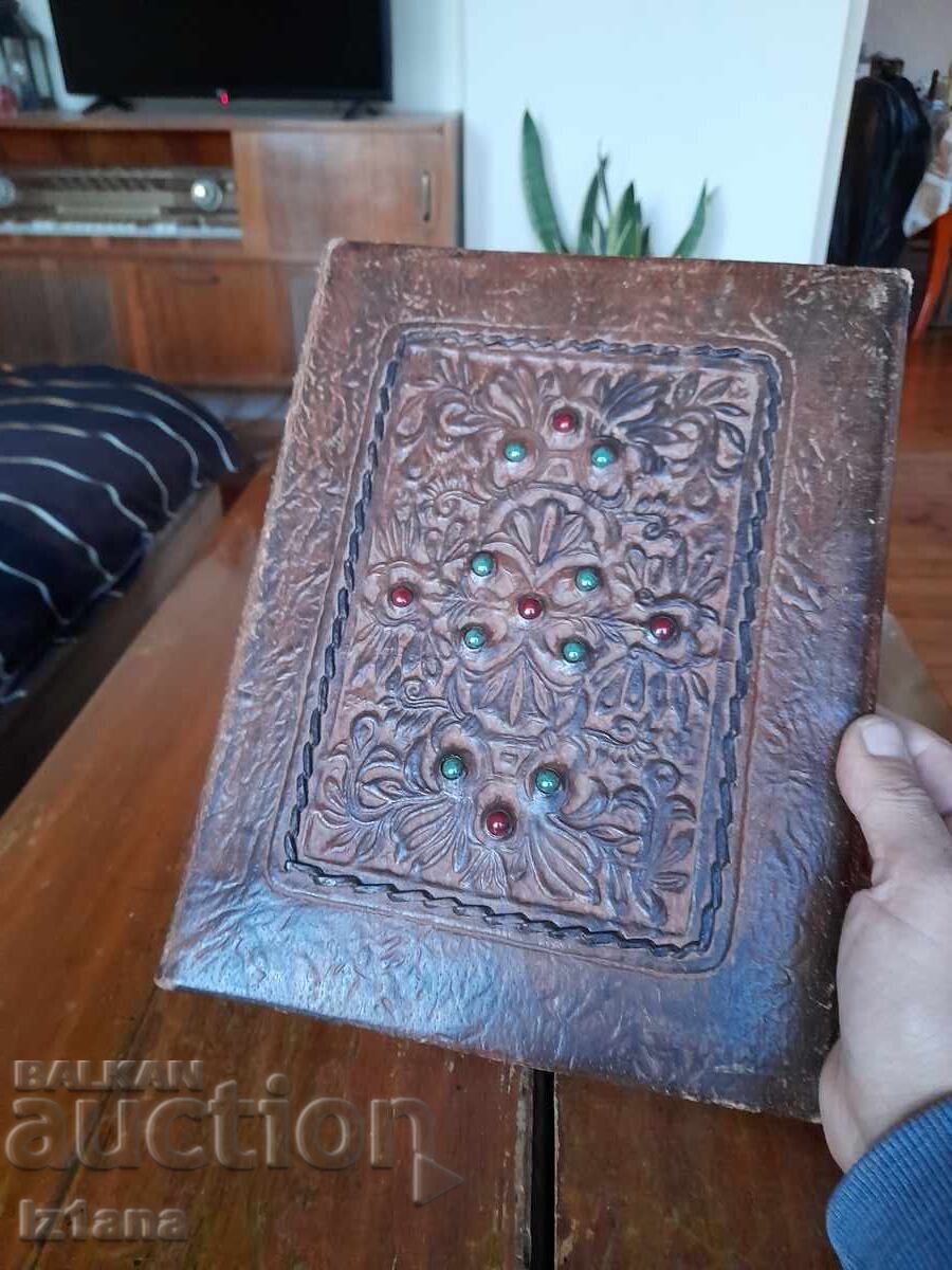Old leather folder with price 37.00 BGN | € 18.92 Old leather folder with price 37.00 BGN | € 18.92