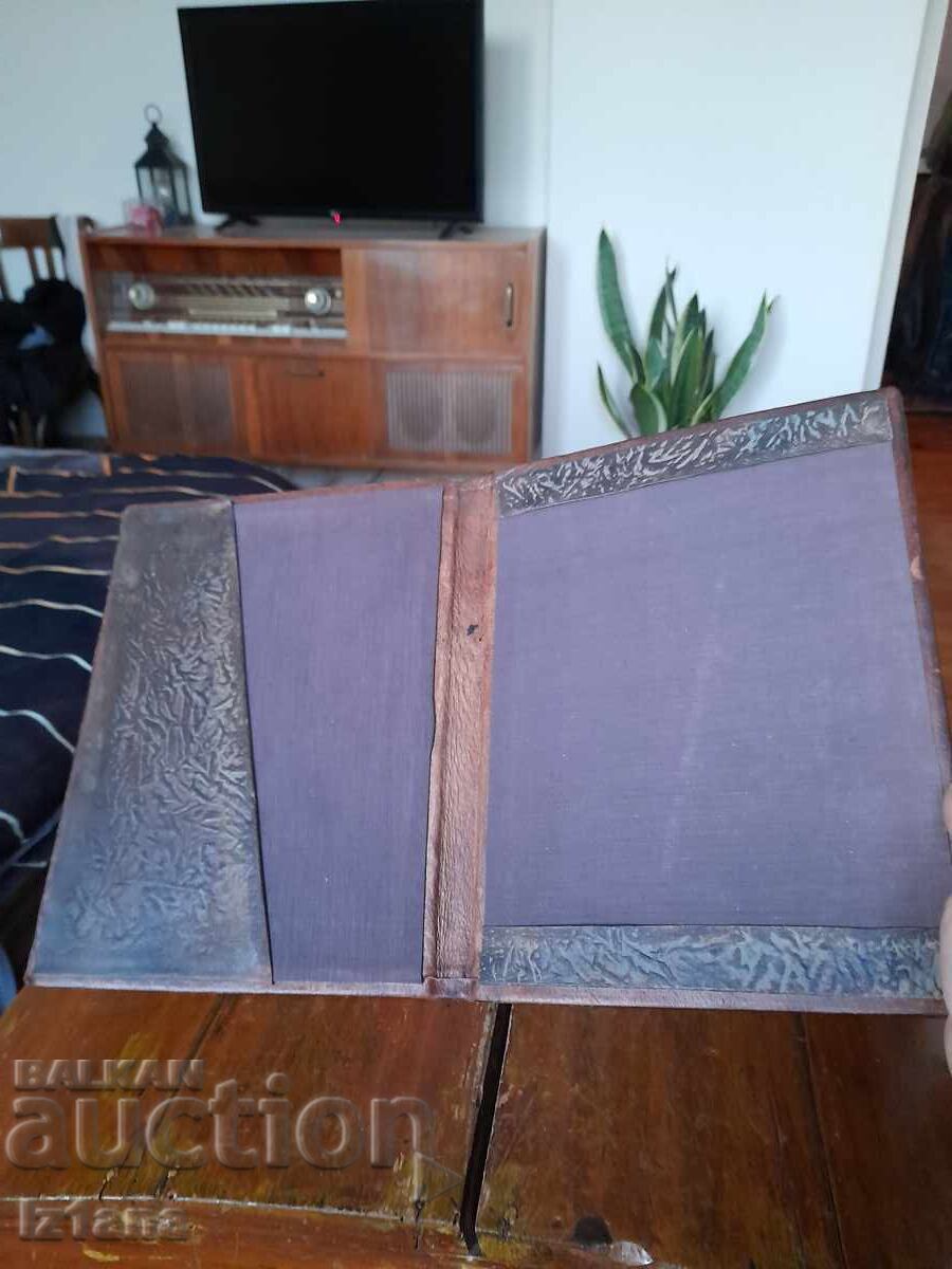 Delivery of Old leather folder Delivery of Old leather folder