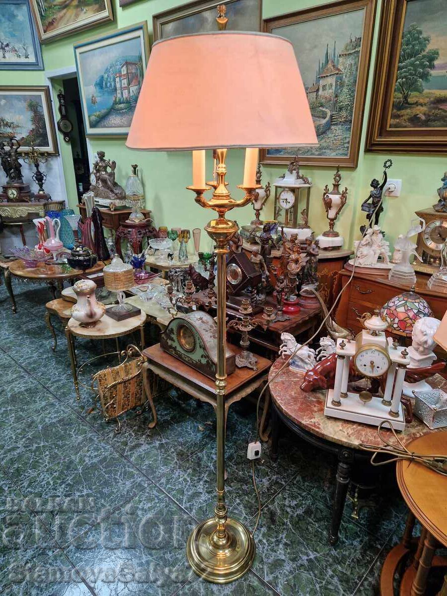 Красива антикварна английска подова лампа с цена 299.00 лв. | € 152.88 Красива антикварна английска подова лампа с цена 299.00 лв. | € 152.88