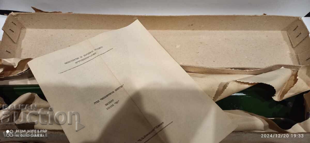 Auction  Model of the physical, mechanical energy, with box and passport