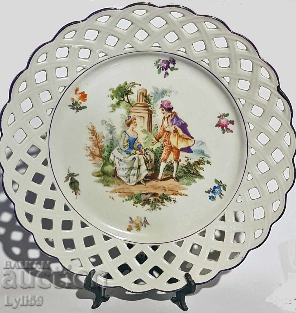 Decorative plate for display case made of openwork porcelain Schumann 2