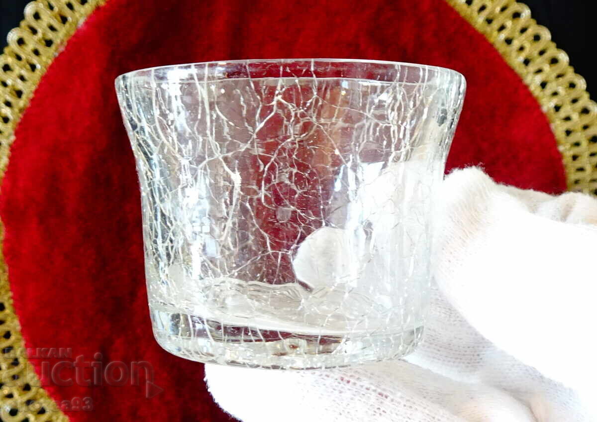 Бронзов свещник,чаша с ангели. с цена 18.00 лв. | € 9.20 Бронзов свещник,чаша с ангели. с цена 18.00 лв. | € 9.20