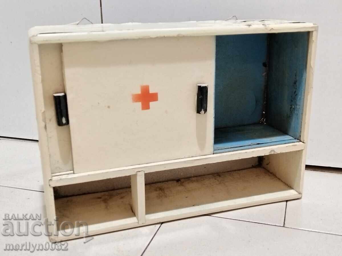 Auction Old first aid box Auction Old first aid box