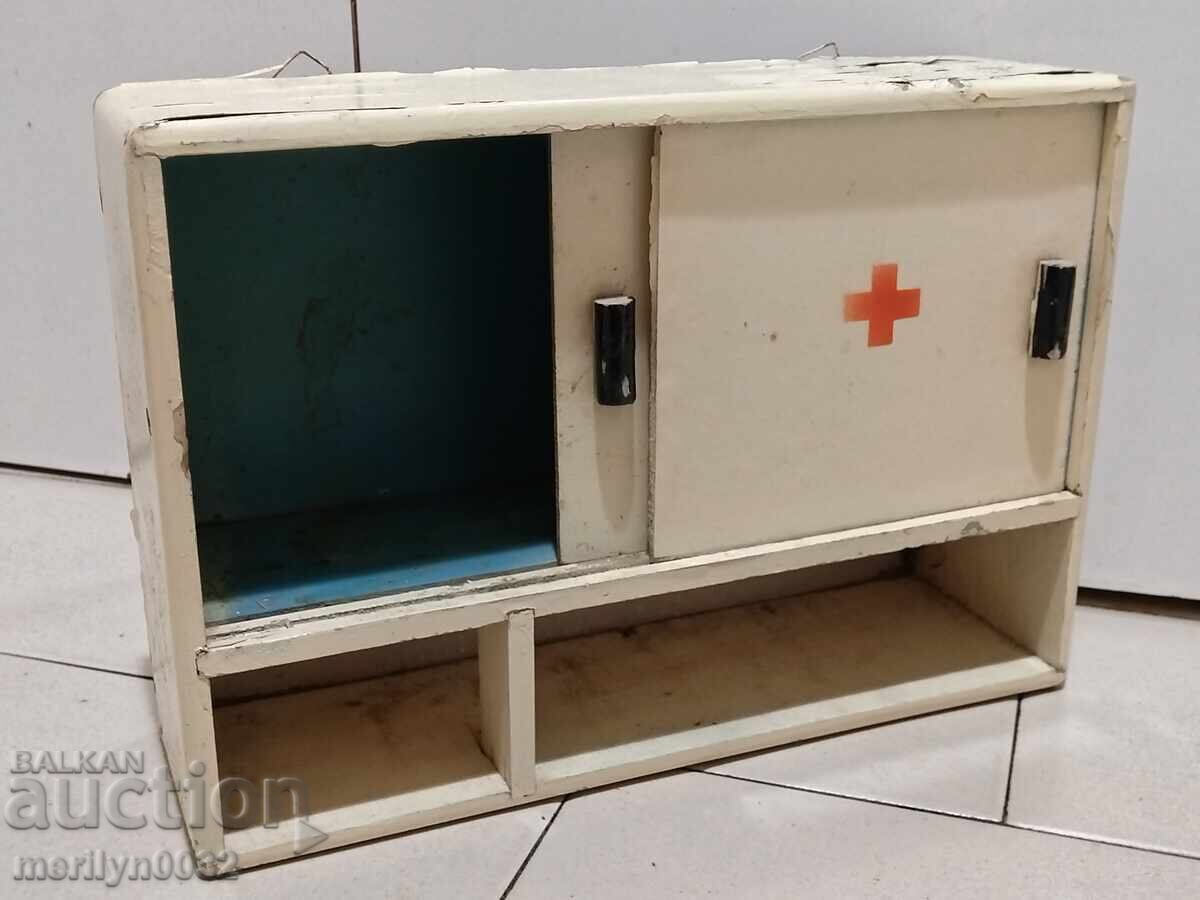 Delivery of Old first aid box Delivery of Old first aid box