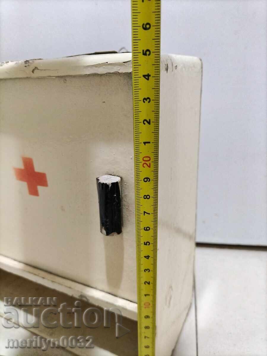 Old first aid box - 6 Old first aid box - 6