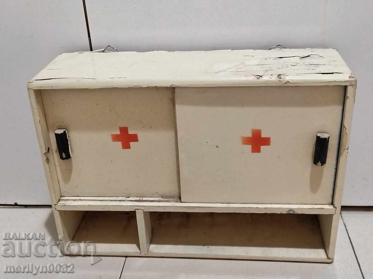 Old first aid box - 7 Old first aid box - 7