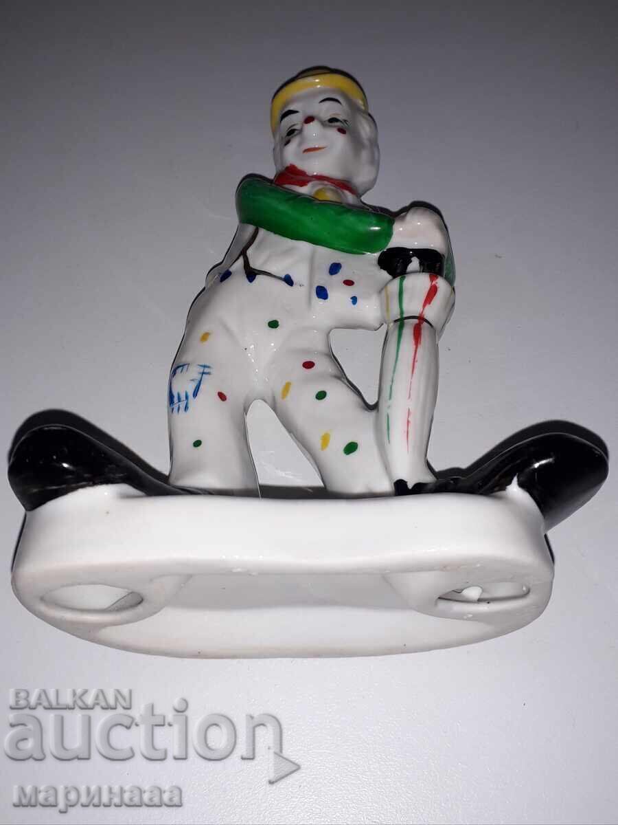 Auction FIGURE. PORCELAIN Auction FIGURE. PORCELAIN