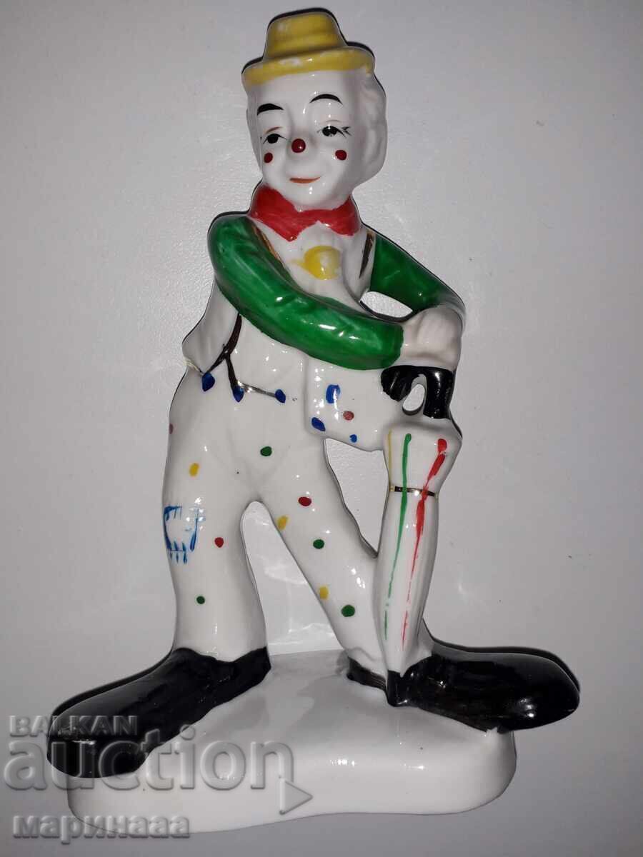 FIGURE. PORCELAIN FIGURE. PORCELAIN