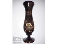 VAZA VECHE. SCULPTURĂ ÎN LEMN