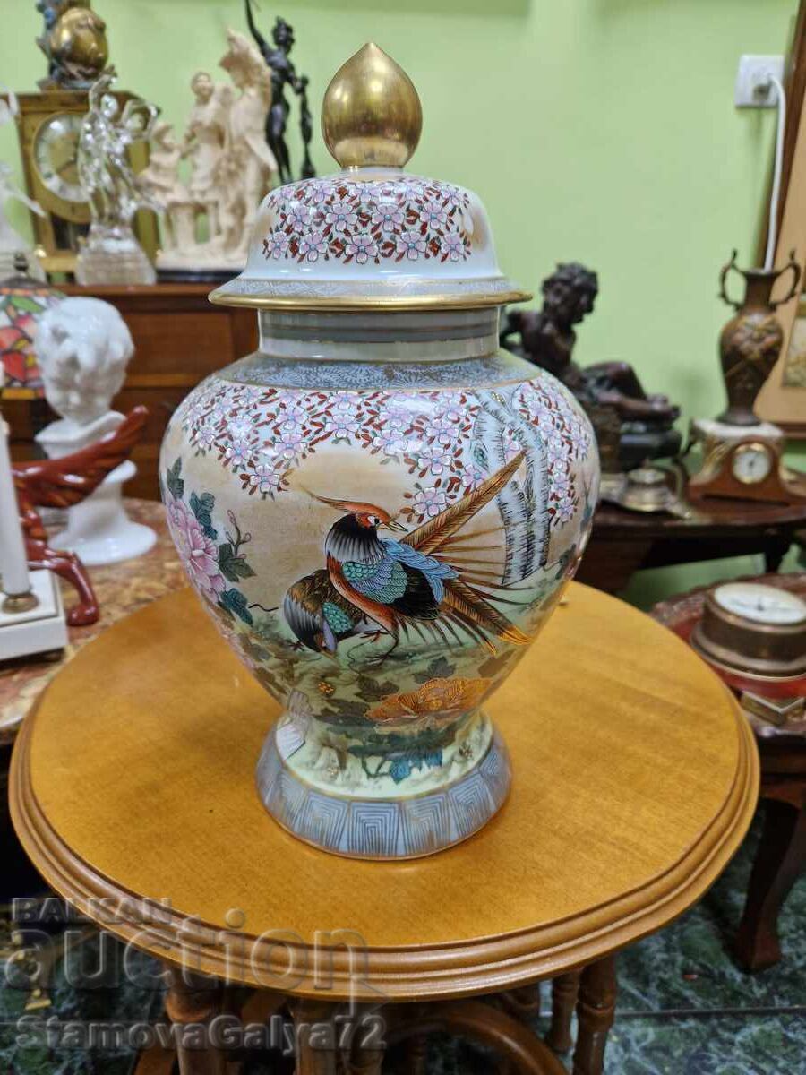 Borcan antic din porțelan Satsuma