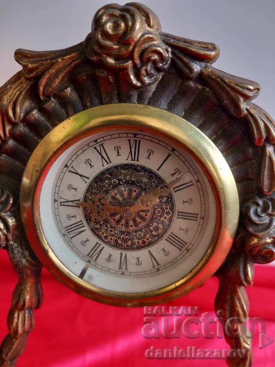 Ceas vechi de masă din bronz baroc cu preț 180.00 BGN | € 92.03 Ceas vechi de masă din bronz baroc cu preț 180.00 BGN | € 92.03