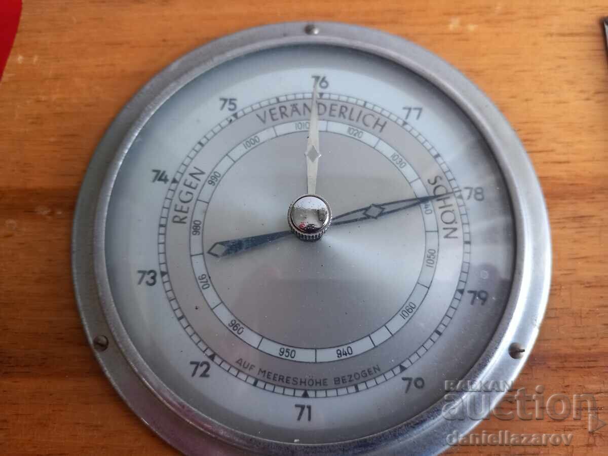 Παράδοση Σπάνιο παλιό βαρόμετρο με θερμόμετρο